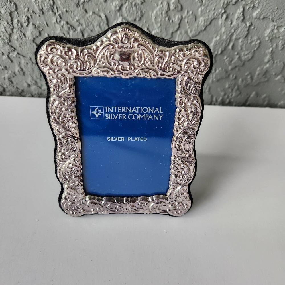 International Silver Company Silver Plated Ornate Embossed 2x3 Picture Frame